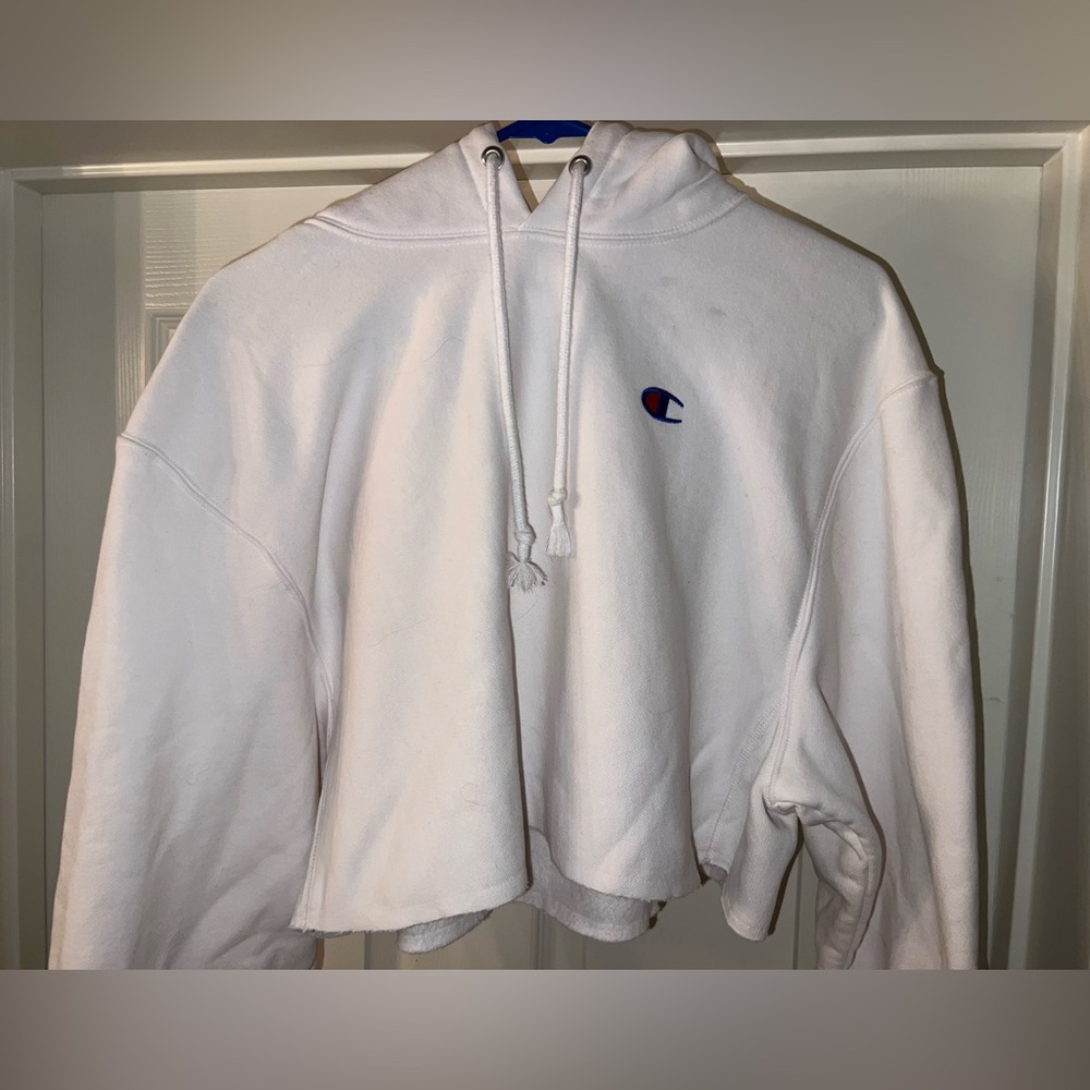 WHITE CHAMPION CROPPED SWEATSHIRT
